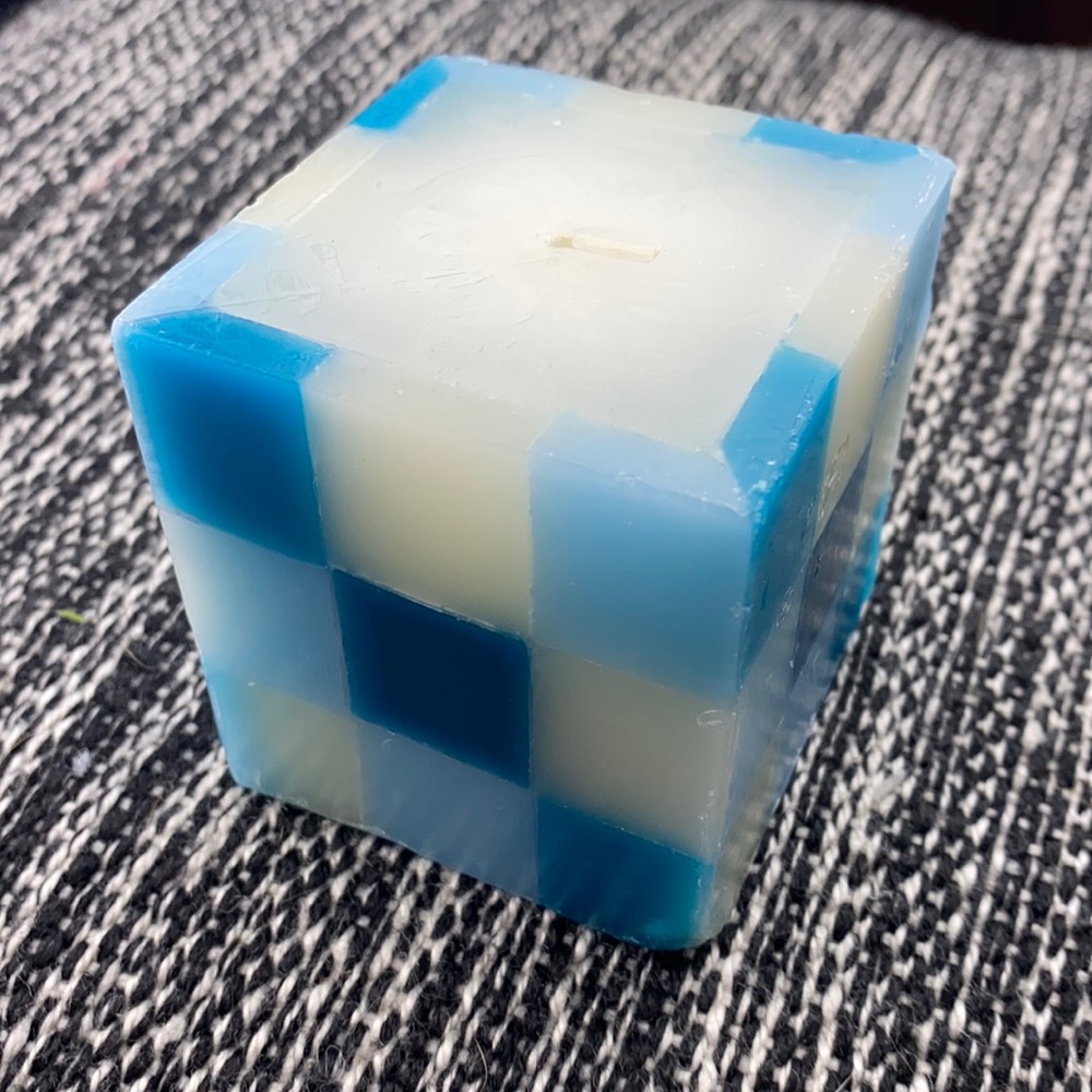 ❤️‍🔥10/$30❤️‍🔥Blue Cubed Decor Candle - Unscented